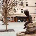 Piotrkowska 28 By Good Time מלון דירות 3*